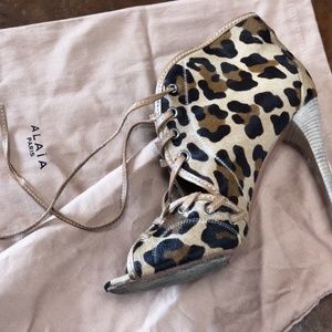 ALAIA Pony Leather Peep Toe Sandals With Lacing